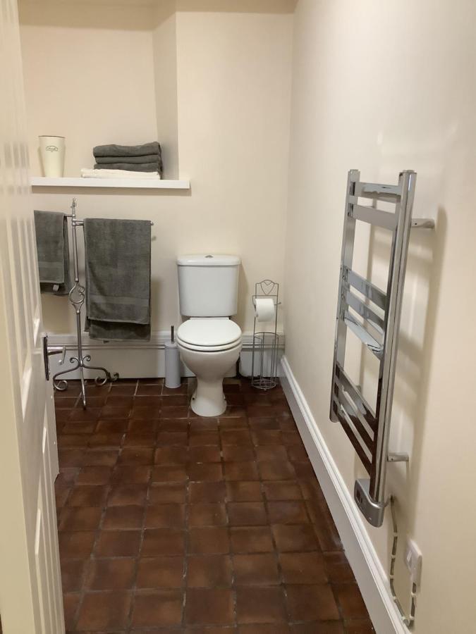 1 - Bed Ground Floor Apartment テンビー エクステリア 写真