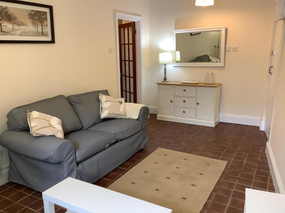 1 - Bed Ground Floor Apartment テンビー エクステリア 写真